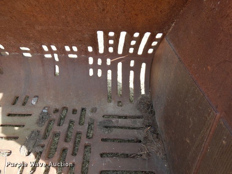 image for item HR9085 Jones 121"W bucket