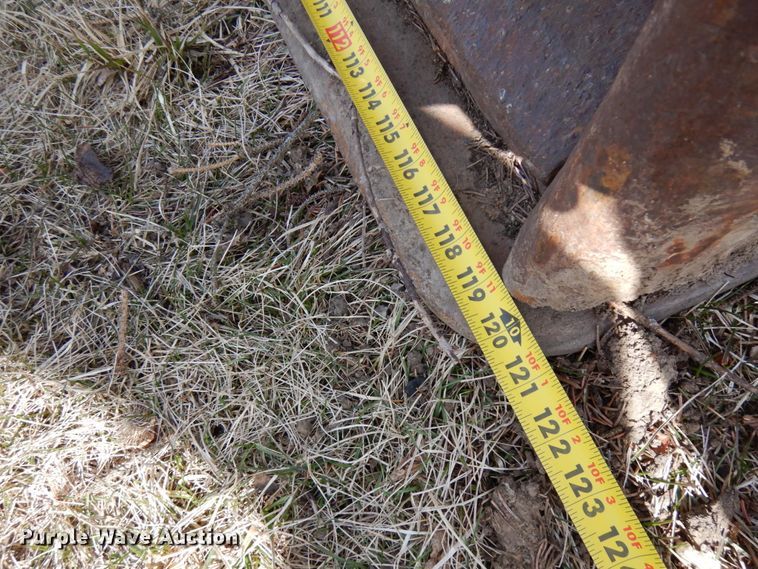 image for item HR9085 Jones 121"W bucket