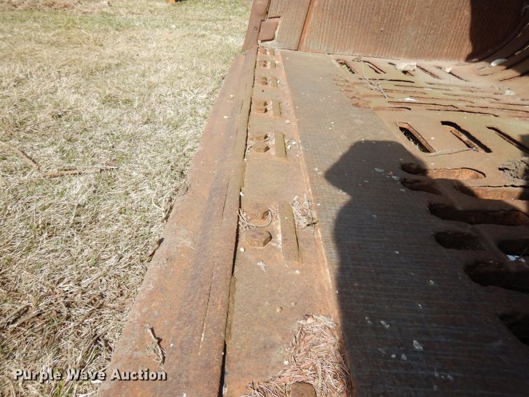 image for item HR9085 Jones 121"W bucket