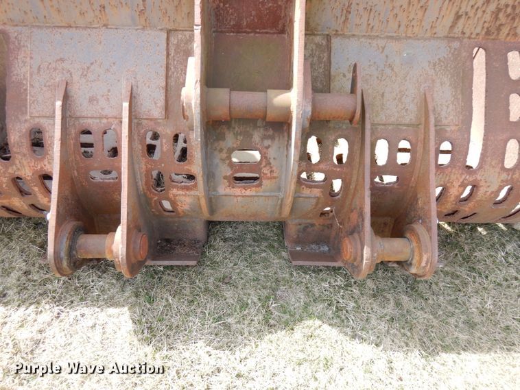 image for item HR9085 Jones 121"W bucket