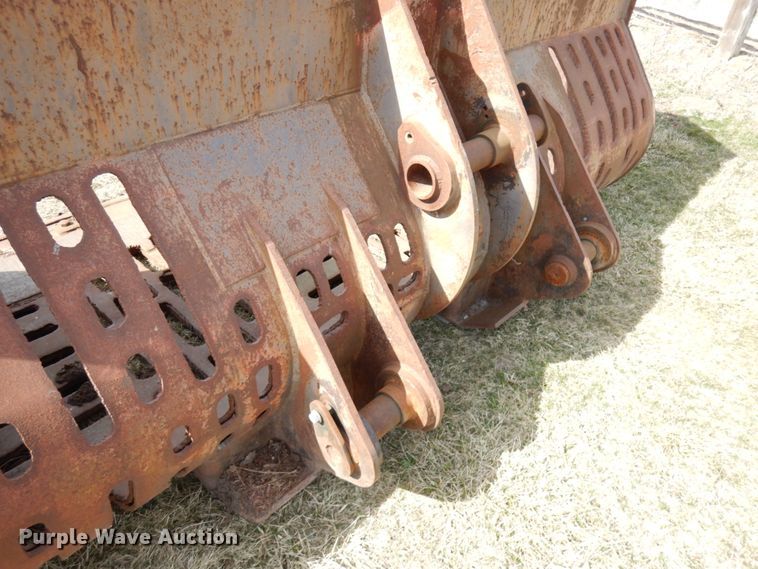 image for item HR9085 Jones 121"W bucket