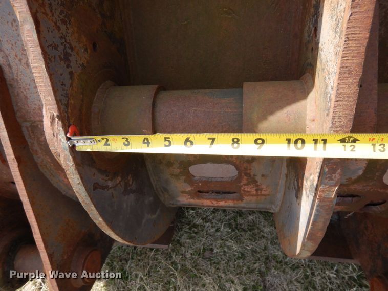 image for item HR9085 Jones 121"W bucket