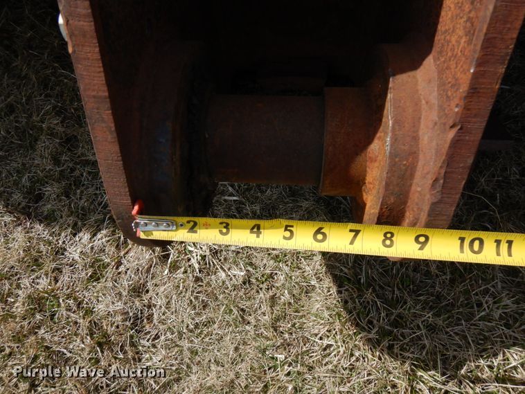 image for item HR9085 Jones 121"W bucket