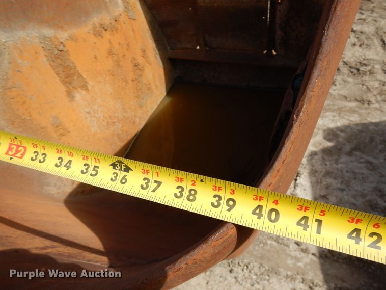 image for item HR9092 40"W excavator bucket