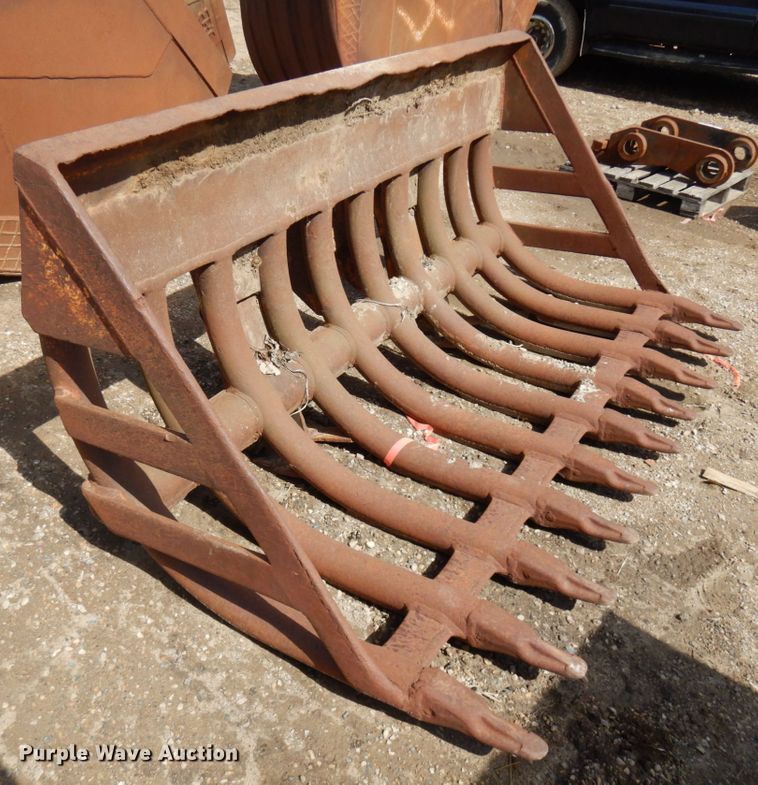 image for item HR9100 92"W rock bucket