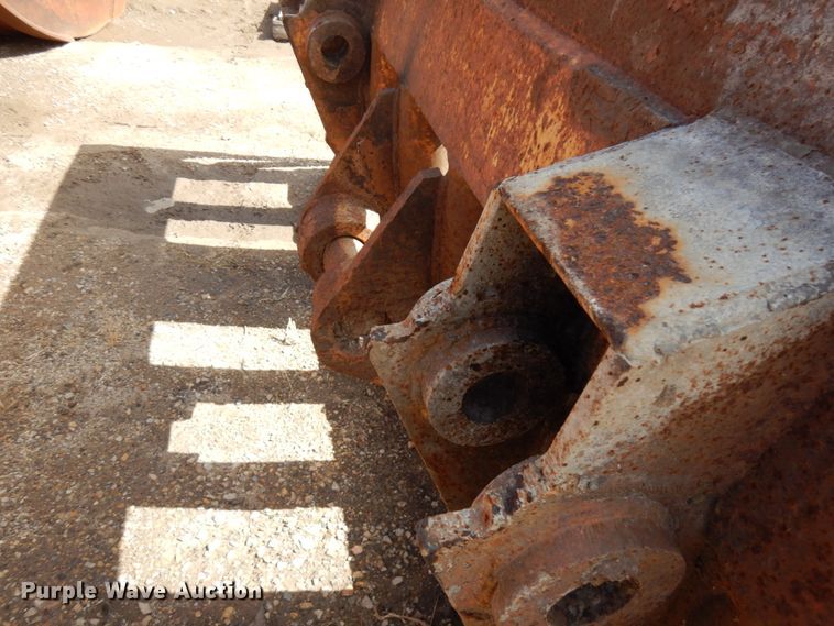 image for item HR9100 92"W rock bucket