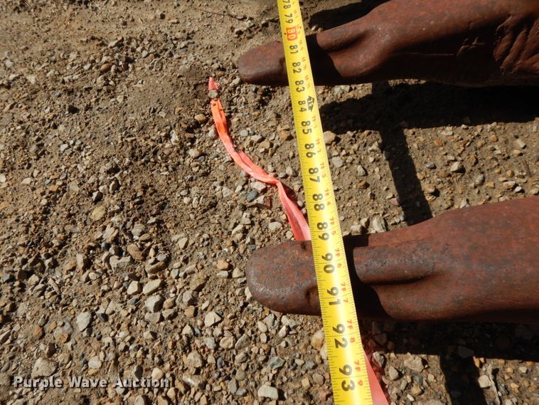 image for item HR9100 92"W rock bucket