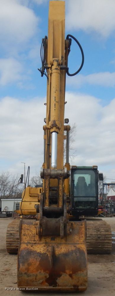 image for item HR9122 2002 Caterpillar 330C L  excavator