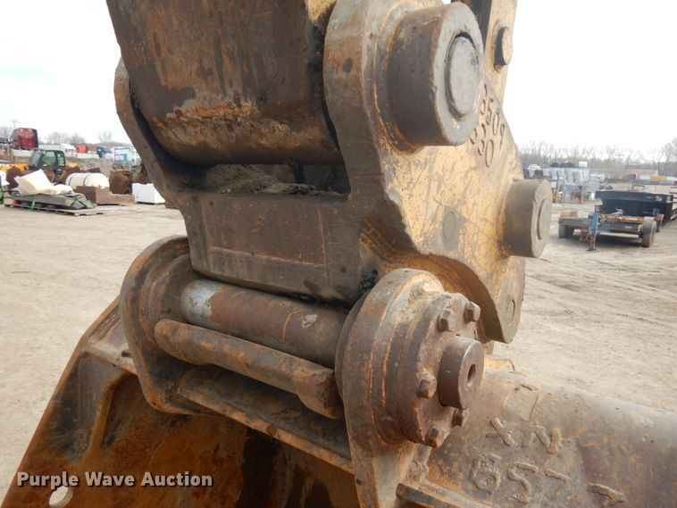 image for item HR9122 2002 Caterpillar 330C L  excavator