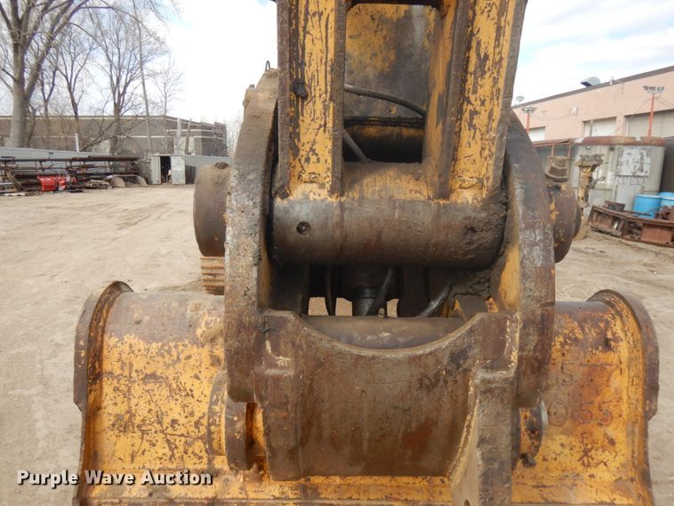 image for item HR9122 2002 Caterpillar 330C L  excavator