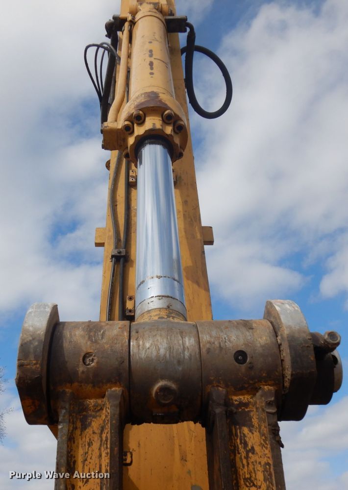 image for item HR9122 2002 Caterpillar 330C L  excavator