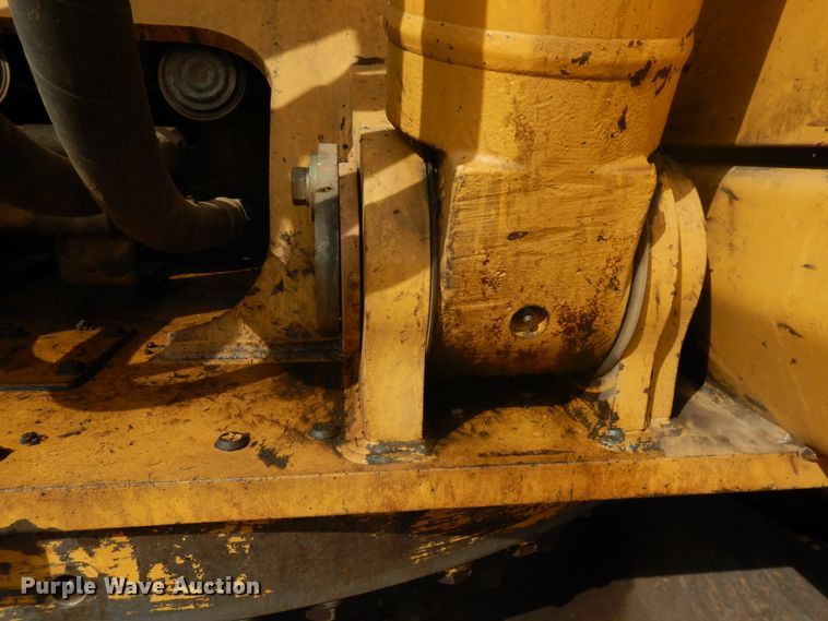 image for item HR9122 2002 Caterpillar 330C L  excavator