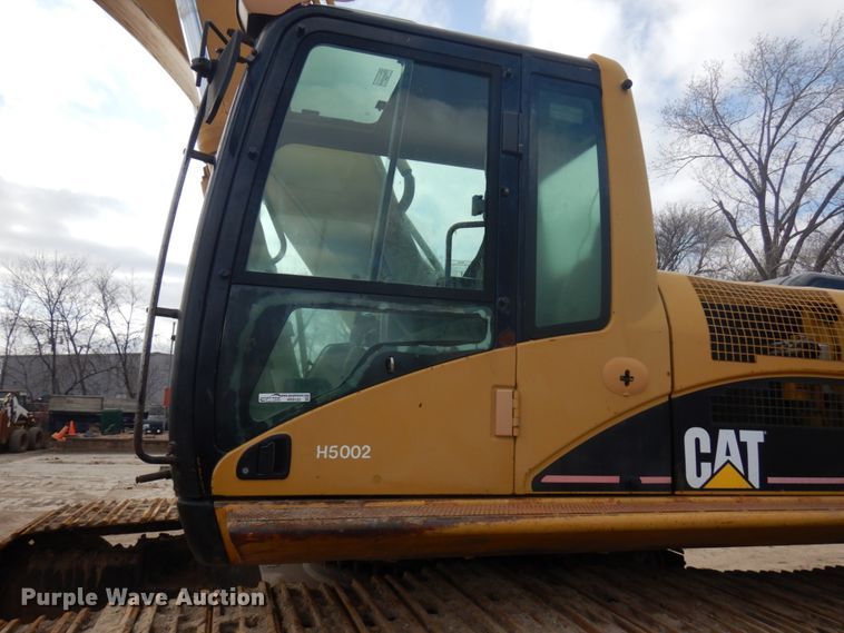 image for item HR9122 2002 Caterpillar 330C L  excavator
