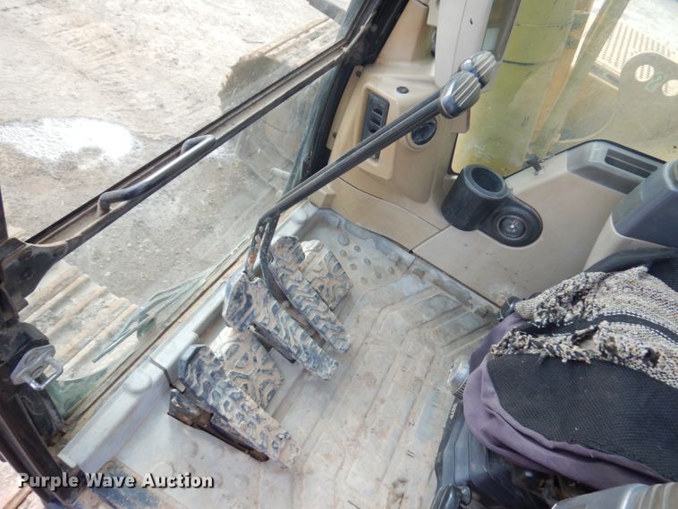 image for item HR9122 2002 Caterpillar 330C L  excavator