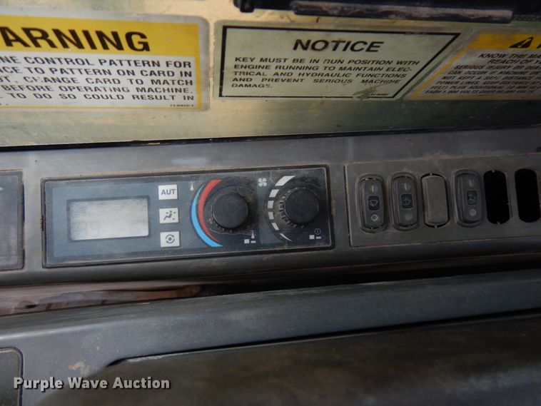 image for item HR9122 2002 Caterpillar 330C L  excavator