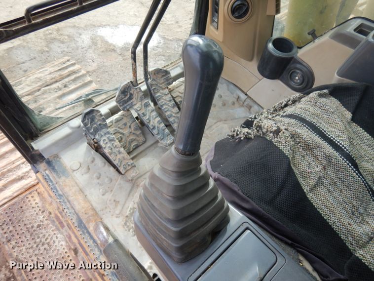 image for item HR9122 2002 Caterpillar 330C L  excavator