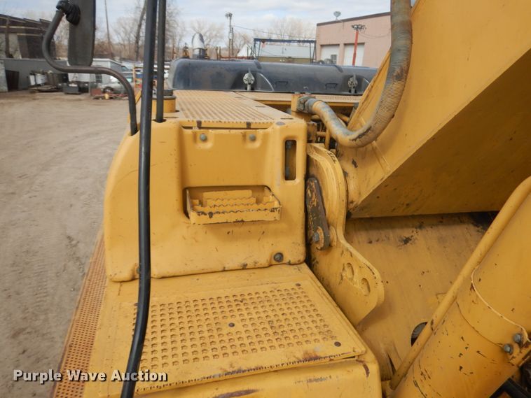 image for item HR9122 2002 Caterpillar 330C L  excavator
