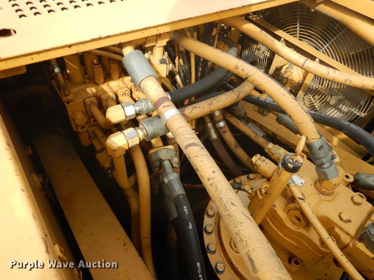 image for item HR9122 2002 Caterpillar 330C L  excavator