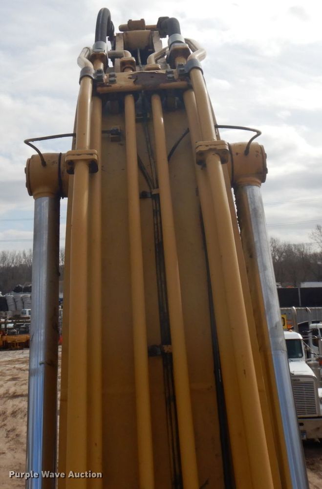 image for item HR9122 2002 Caterpillar 330C L  excavator