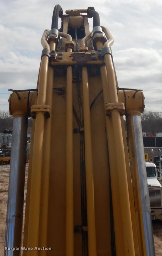 image for item HR9122 2002 Caterpillar 330C L  excavator