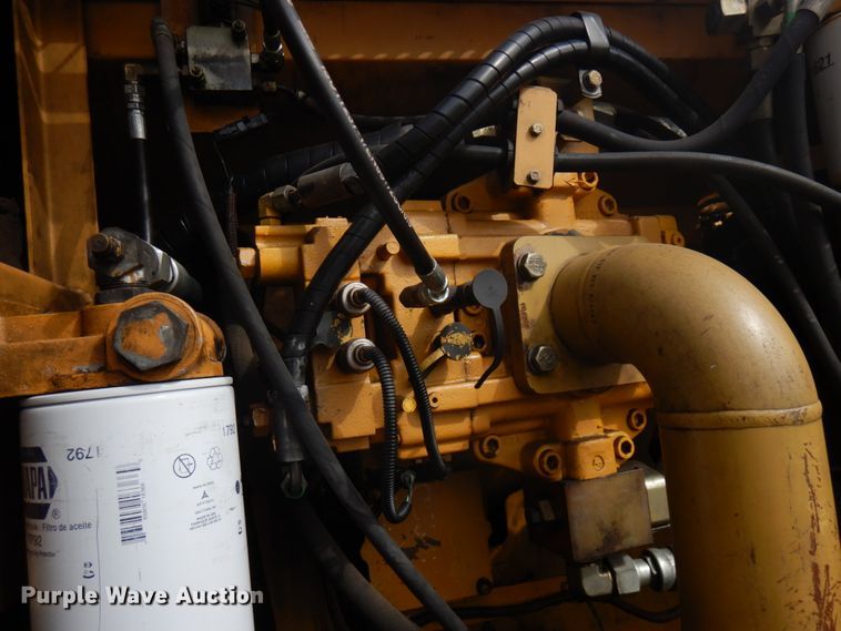 image for item HR9122 2002 Caterpillar 330C L  excavator