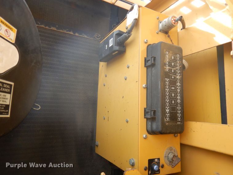 image for item HR9122 2002 Caterpillar 330C L  excavator