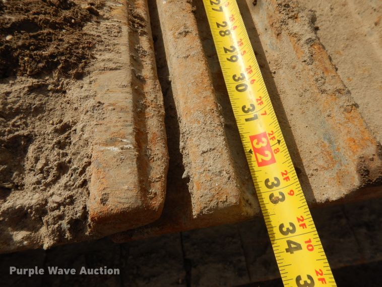 image for item HR9122 2002 Caterpillar 330C L  excavator