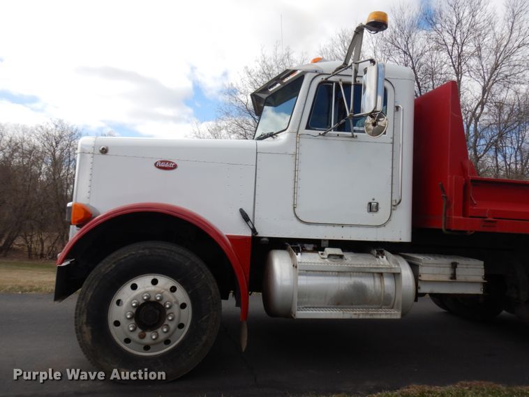 image for item HR9139 1992 Peterbilt 379  dump truck