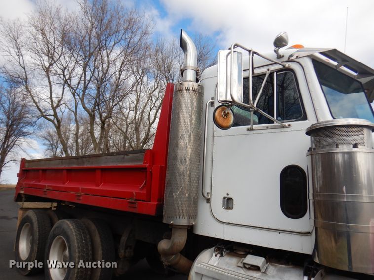 image for item HR9139 1992 Peterbilt 379  dump truck