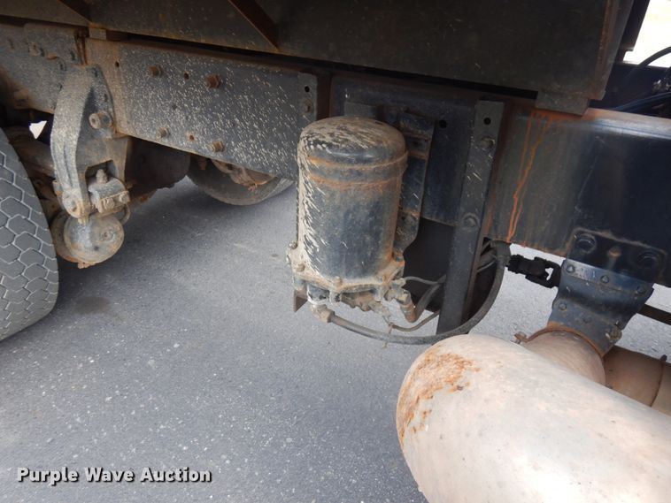 image for item HR9139 1992 Peterbilt 379  dump truck