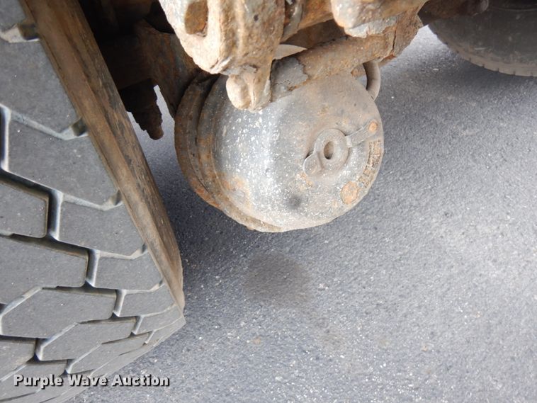 image for item HR9139 1992 Peterbilt 379  dump truck