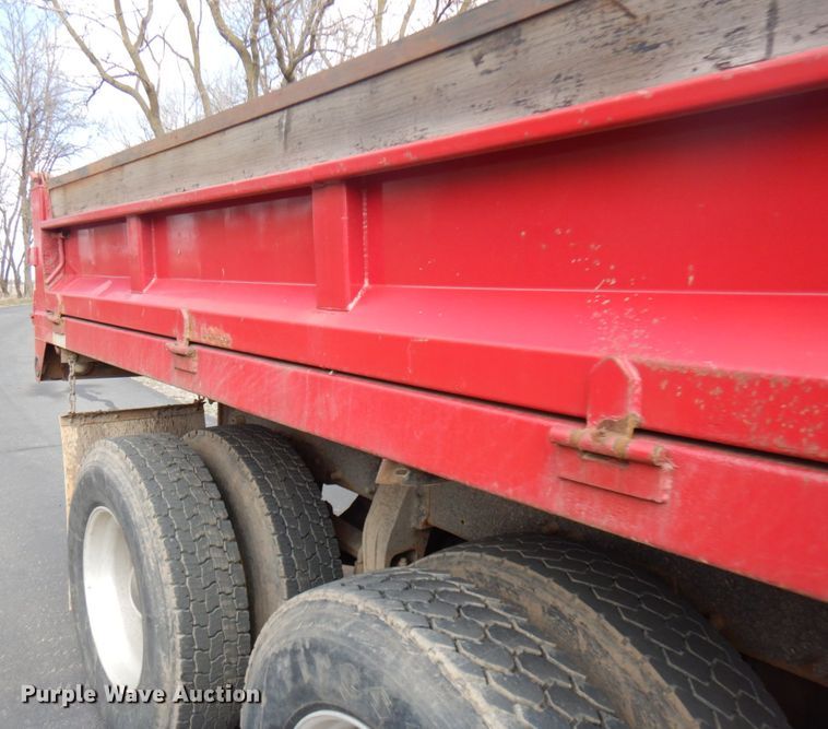 image for item HR9139 1992 Peterbilt 379  dump truck