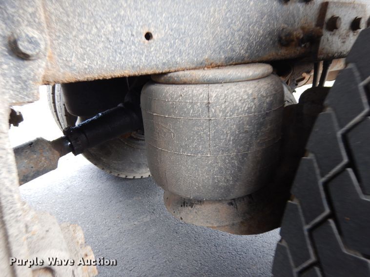 image for item HR9139 1992 Peterbilt 379  dump truck