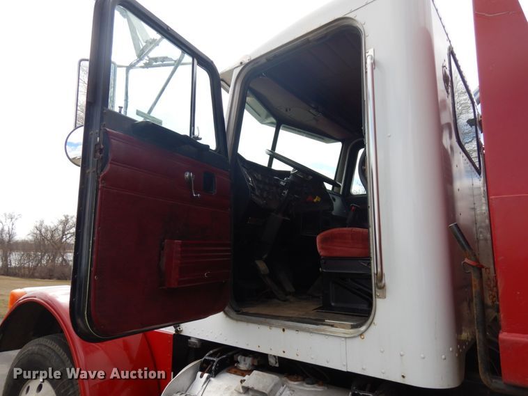 image for item HR9139 1992 Peterbilt 379  dump truck