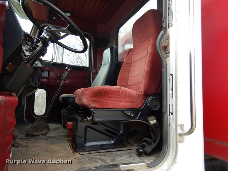 image for item HR9139 1992 Peterbilt 379  dump truck