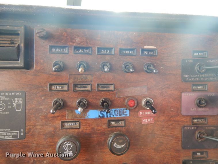 image for item HR9139 1992 Peterbilt 379  dump truck