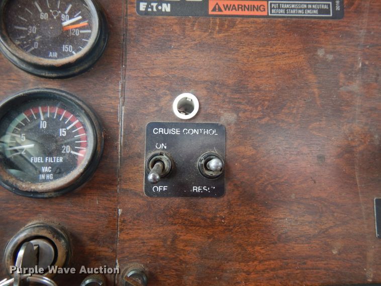 image for item HR9139 1992 Peterbilt 379  dump truck