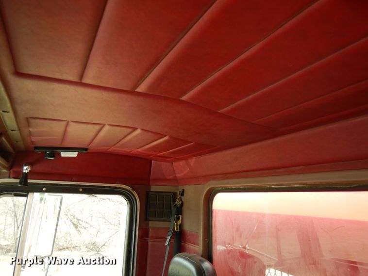 image for item HR9139 1992 Peterbilt 379  dump truck