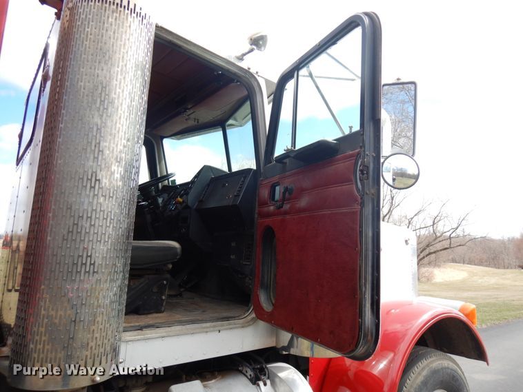image for item HR9139 1992 Peterbilt 379  dump truck