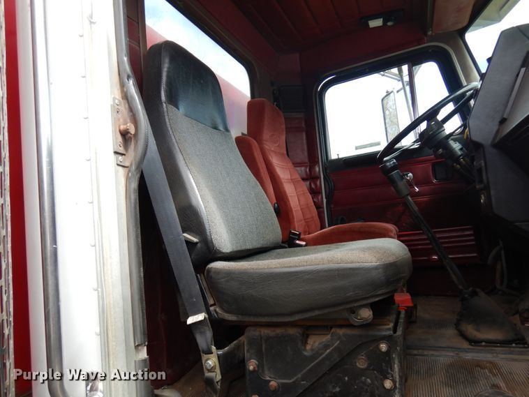 image for item HR9139 1992 Peterbilt 379  dump truck