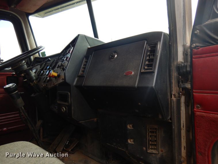 image for item HR9139 1992 Peterbilt 379  dump truck