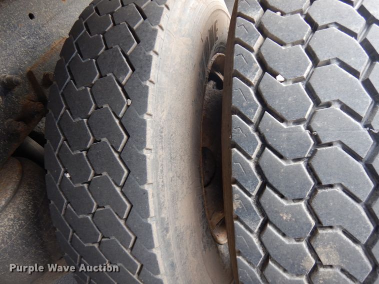 image for item HR9139 1992 Peterbilt 379  dump truck