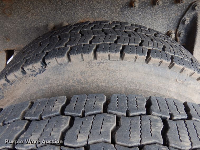 image for item HR9139 1992 Peterbilt 379  dump truck