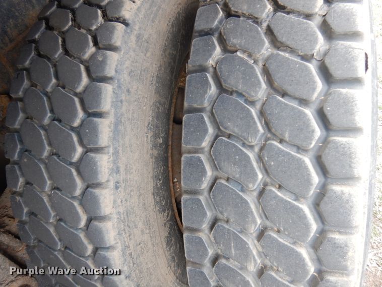 image for item HR9139 1992 Peterbilt 379  dump truck