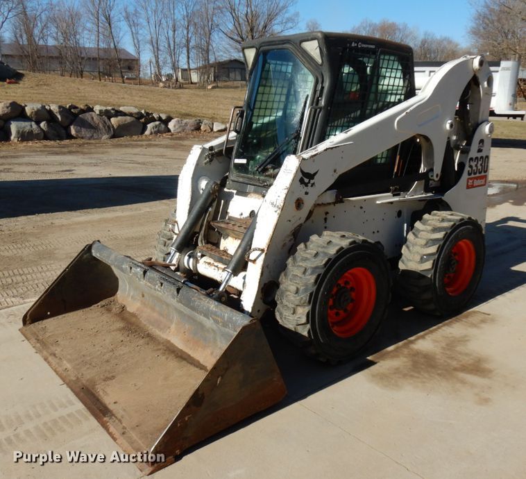 image for item HR9146 2007 Bobcat S330  skid steer loader