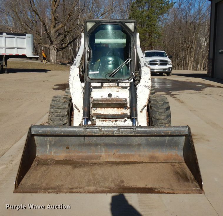image for item HR9146 2007 Bobcat S330  skid steer loader