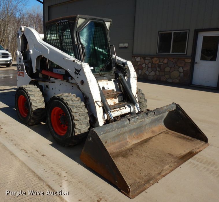 image for item HR9146 2007 Bobcat S330  skid steer loader