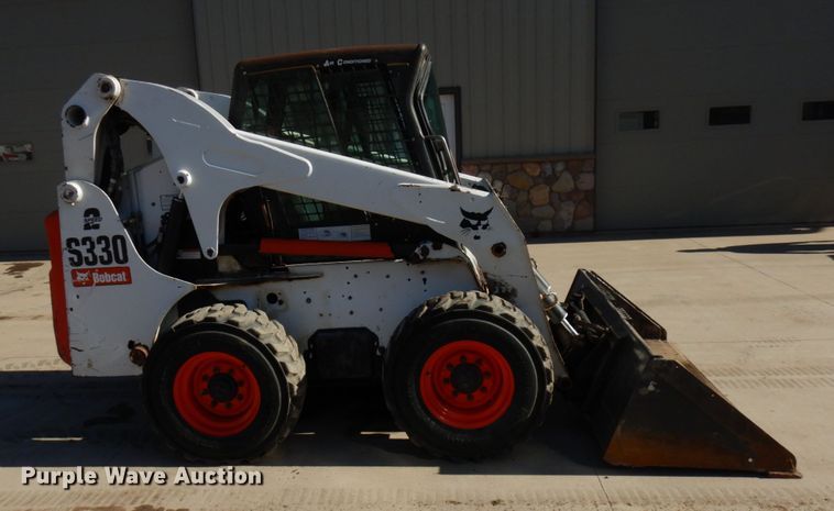 image for item HR9146 2007 Bobcat S330  skid steer loader