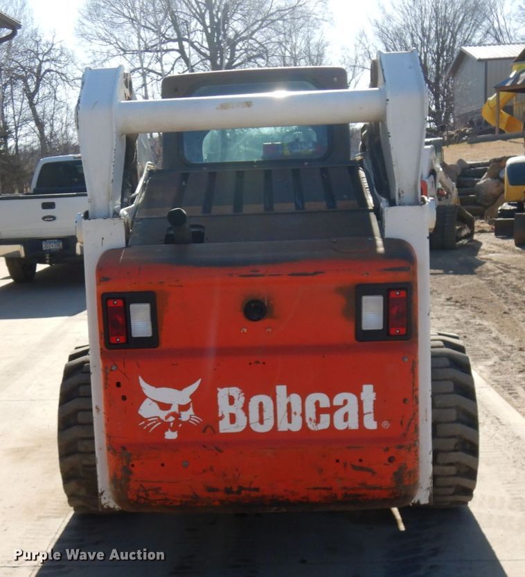 image for item HR9146 2007 Bobcat S330  skid steer loader