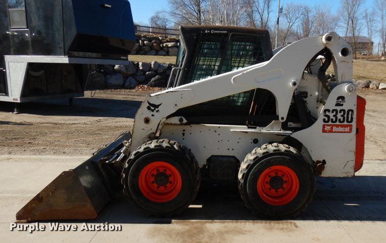 image for item HR9146 2007 Bobcat S330  skid steer loader